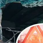 УЖАС НА ПЪТЯ: Автобус падна в дере край Ловеч