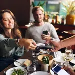 Как цифровите плащания промениха културата на бакшиша
