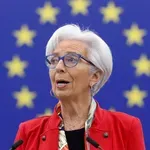 Лагард зове Европа да излезе от сянката на долара