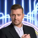 Зомбори дебютира като певец