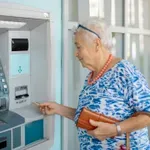 Всички пенсионери в Гърция с гарантирани увеличения до 2027 г.