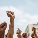 Работници затварят пътя София-Варна