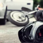 БЕЗОБРАЗЕ НА ПЪТЯ: Моторист без номера блъсна кола и избяга