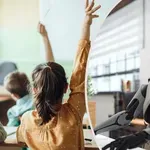 ПОМАГА ЛИ ИЗКУСТВЕНИЯТ ИНТЕЛЕКТ? Учениците, използващи AI, се провалят тежко на изпитите!