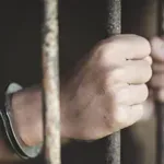 Затвор за наркодилър със сергия в училище
