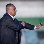 Урибе прави рокади в халфовата линия