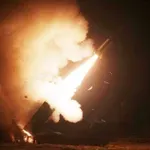 РАКЕТИ И ДРОНОВЕ РАЗКЪСАХА ПРИМИРИЕТО! Хизбула и Израел пак на ръба на война