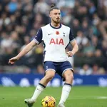 Тотнъм отряза Рома за защитник