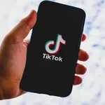 Уволниха шофьор на автобус, гледал TikTok зад волана (ВИДЕО)