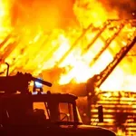 Седем екипа на пожарната и доброволци гасят пожар в бобошевското село Висока могила