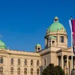 Сърбия избира парламент на фона на масови протести срещу Вучич
