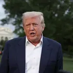 „Тихо, тихо, прасенце“: Тръмп избухна срещу журналистка заради новите имейли на Епстийн!