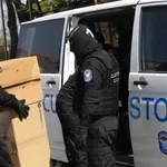 Митничари задържаха над 33 000 фалшиви етикета, дрехи и аксесоари на „Капитан Андреево“