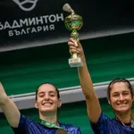 Стефани Стоева и Габриела Стоева стартираха с победа защитата на титлата си