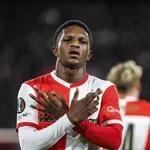 Байерн пробва да изпревари Манчестър Сити за защитник на Фейенорд