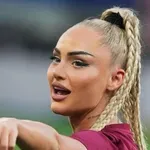 Алиша Леман взриви мрежата с голи снимки