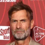 Юрген Клоп пусна култови снимки, премени се като Кевин Костнър