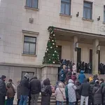 Стотици на опашка за недокоснато евро!