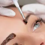 Плеймейтки броят 2 бона за рисувани вежди