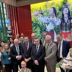 Комисар разцелува БГ агроминистър! (ВИДЕО)