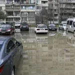 ВАДЕТЕ БАНСКИТЕ! Коли "плуват" в питейна вода в столичен квартал (ВИДЕО и СНИМКИ)