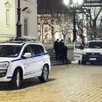 ЕКШЪН: Мъж скочи да бие жандармерист пред Народното събрание (СНИМКИ)