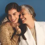 Подаръкът, който ѝ отива: идеи за 8 март според стила, настроението и характера ѝ