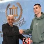 Ректорът на НСА поздрави Божидар Саръбоюков