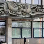 ВЪВ ВИДИН: Опасно пано виси на кметство