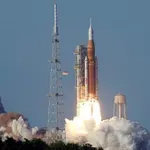 Мисията до Луната потегли успешно