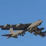 Военни самолети летят в небето над София