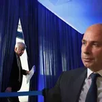 ГЛЕДАЙТЕ НА ЖИВО: Новият собственик на Левски: Взех решението за секунди, започваме да строим нов стадион