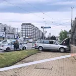 УЖАС В СОФИЯ: Кола се вряза в метростанция „Бели Дунав“, шофьорът загина!