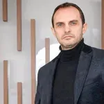 Ученикът дебютира срещу учителя