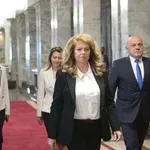 КОНСУЛТАЦИИТЕ НА "ДОНДУКОВ 2": Държавният глава се срещна с ГЕРБ-СДС (ВИДЕО и СНИМКИ)