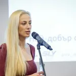 Най-красивата съдийка нямала дрехи за дебюта си