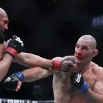 Сензация в UFC: Стрикланд детронира Чимаев
