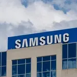 Samsung отхвърля твърденията на Дуа Липа за неправомерно използване на лика на певицата