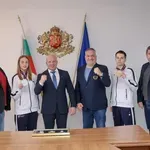 Министър Енчо Керязов награди таекуондистите Ерика Карабелева и Християн Георгиев