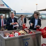 НЕУВАЖЕНИЕ ИЛИ БЕЗОПАСНОСТ? Американците изхвърлиха подаръците от Китай!