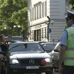 КАТ дере абитуриенти пред ресторанта