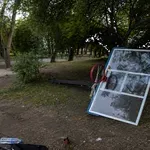 ПОТРЕСАВАЩО! Метален баскетболен кош падна на игрище, пълно с деца