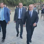 МИНИСТЪР АБРОВСКИ: Незаконният комплекс във Варна е създаден върху гора за дърводобив!