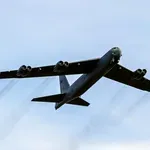 ТРАГЕДИЯ С ЯДРЕН БОМБАРДИРОВАЧ: Б-52 падна край военна база в Калифорния