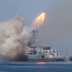 Руски военен кораб стреля по цивилна яхта!