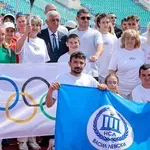 Факлоносците предадоха олимпийската факла на председателя на БОК Весела Лечева