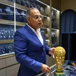 Бижутер превърна играчка във футболен трофей за над 200 000 евро с 900 диаманта