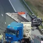 НА КОСЪМ ОТ ТРАГЕДИЯТА! Баща, пътувал зад блъснатата на "Тракия" кола: Синът видя ранения си треньор, още не знае за съотборниците си