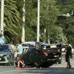 Кола се обърна по таван в София!