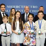 Министър Керязов отличи млади таланти в спортните танци след престижни международни успехи